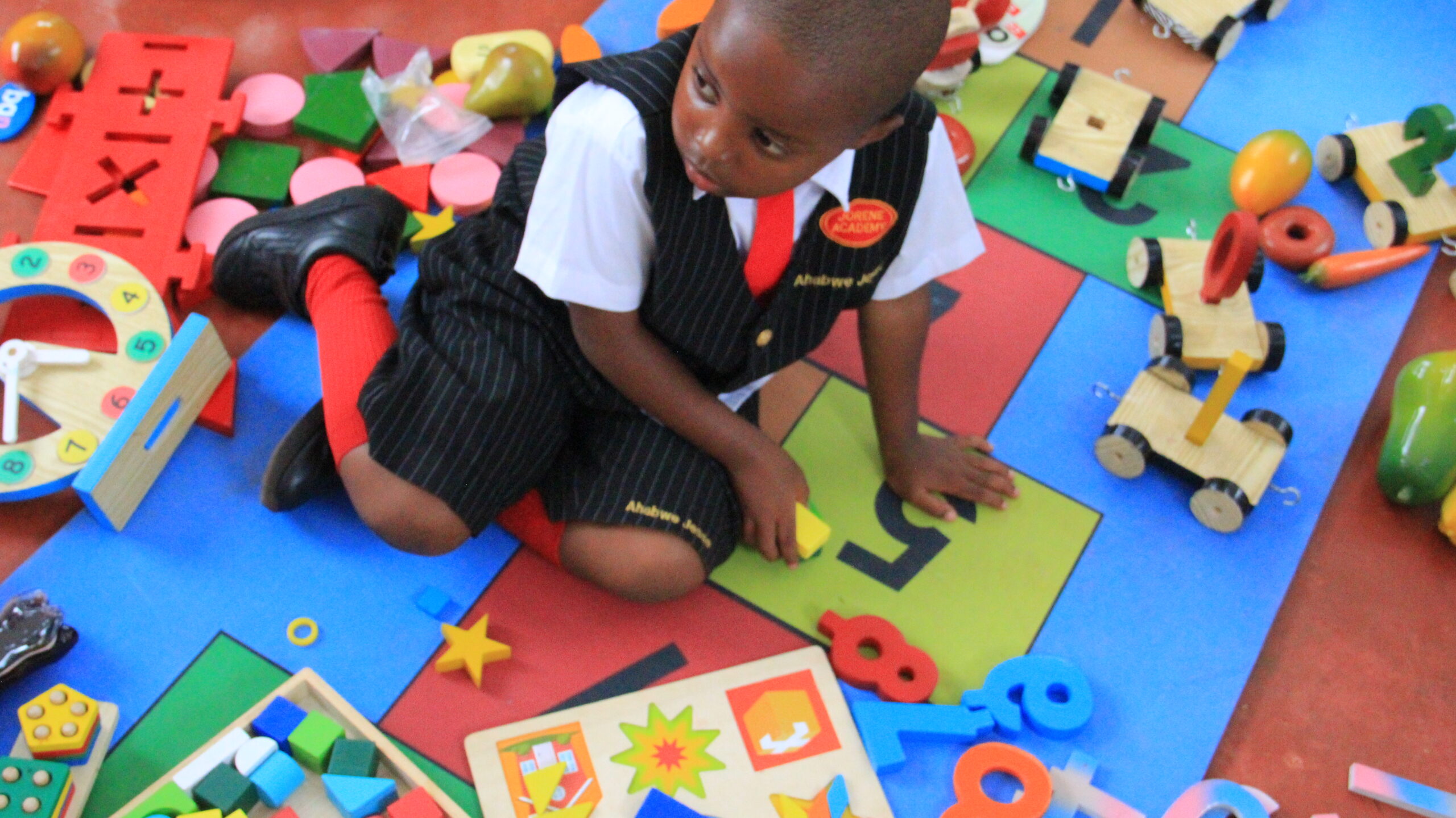 Hands-on science in a Ugandan classroom